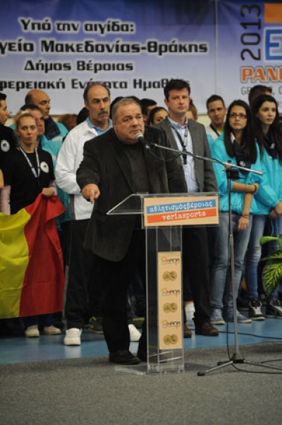 Έ&phi;&upsilon;&gamma;&epsilon; &alpha;&pi;ό &tau;&eta; &zeta;&omega;ή &omicron; &Pi;&rho;ό&epsilon;&delta;&rho;ό&sigmaf; &mu;&alpha;&sigmaf;, &Alpha;&nu;&delta;&rho;έ&alpha;&sigmaf; &Mu;&alpha;&zeta;&alpha;&rho;ά&kappa;&eta;&sigmaf;